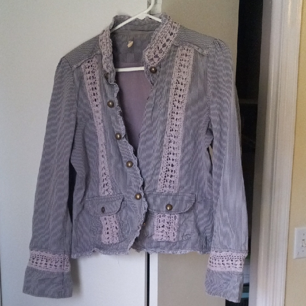 Elegant Striped Women's Blazer with Lace Accents